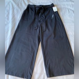 New with tags. Black, wide leg trousers with adjustable belt.